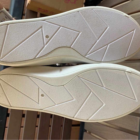 Sugar Festival Tie Dye Lace-Up Sneakers Blue Size 8 NWOT In Box - Picture 10 of 12